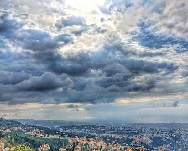 حالة الطقس: غائم جزئيًا إلى صافٍ