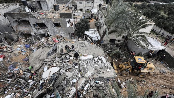 شهداء ومصابون في قصف الاحتلال منزلا وخياما للنازحين في قطاع غزة