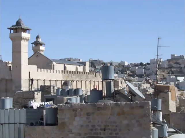 عائلة أبو اسنينة بالخليل تستنكر محاولات تشكيل أجسام مشبوهة وتؤكد تمسكها بالوحدة