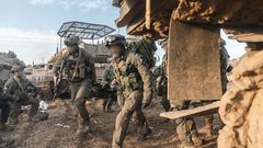 جيش الاحتلال يلوّح بالحكم العسكري في غزة ويؤكد سيطرته على 40% من المدينة