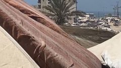 الاحتلال يقصف برج مشتهي وسط غزة المكتظة بعد تهديده