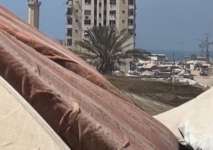 الاحتلال يقصف برج مشتهي وسط غزة المكتظة بعد تهديده