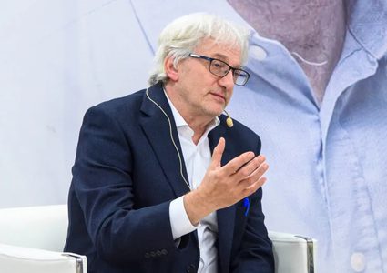 ديفيد هيرست: توني بلير ينضم إلى ترامب في "التغذي على الهولوكوست الفلسطيني"