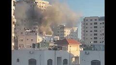 بالفيديو| الاحتلال يقصف برج المشتهى غرب غزة ويحوله إلى ركام