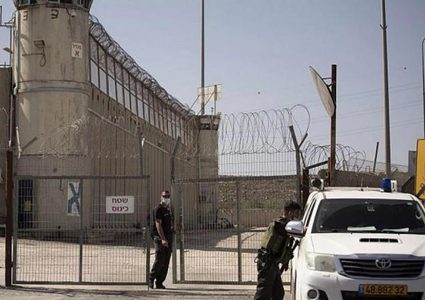 نادي الأسير: إدخال الاحتلال أسلحة جديدة لاستهداف الأسرى العزّل تصعيد خطير