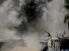 برج السوسي السكني الذي دمّرته طائرات الاحتلال قبل قليل في مدينة غزة