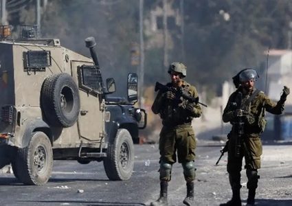 الاحتلال يقتحم مخيم بلاطة ويداهم مسجدا في البلدة القديمة بنابلس