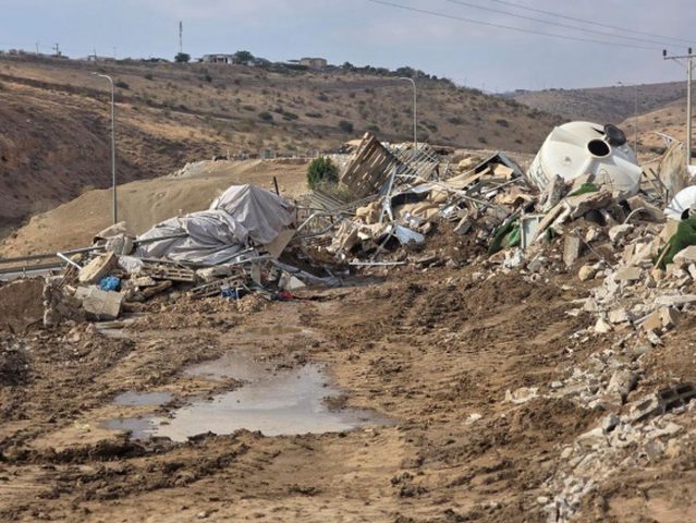 الأغوار الشمالية: قوات الاحتلال تقتحم مسكنا في عين الحلوة وتدمر محتوياته