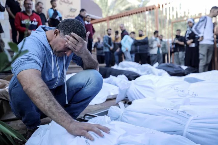 الرئيس يستقبل الأطباء البريطانيين العائدين من غزة