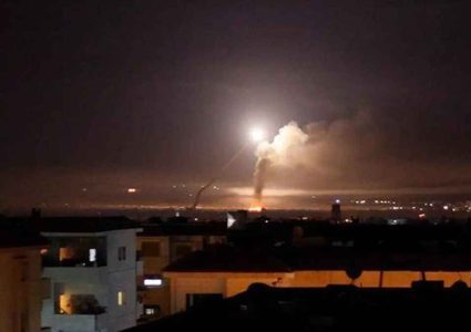 قصف إسرائيلي بمحيط مدينة حمص السورية استهدف كلية الدفاع الجوي