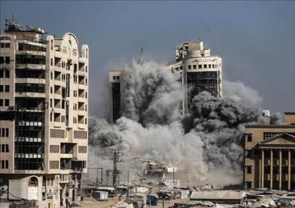 جيش الاحتلال يدمر برج طيبة غرب مدينة غزة وهو الخامس خلال أيام