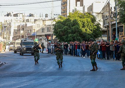 الاحتلال يفرض حظر تجوال في طولكرم ويشن حملة اعتقالات واقتحامات واسعة