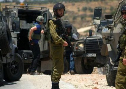 الاحتلال يُخطر بوقف العمل في 5 مساكن ومنشآت زراعية جنوب الخليل
