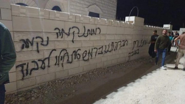 مستوطنون يهاجمون بلدة عطارة شمال رام الله