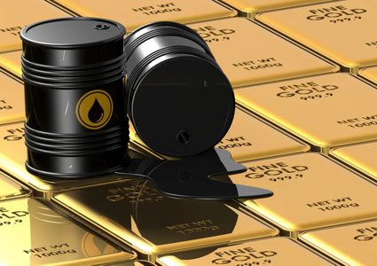الذهب قرب ذروته التاريخية وأسعار النفط تتراجع