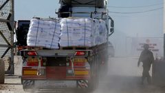 إسرائيل تعيد إغلاق كرم أبو سالم.. وتمنع إدخال المساعدات لغزة