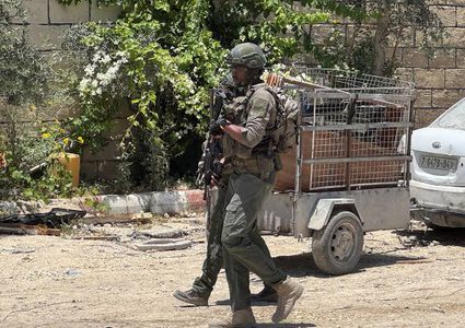 الاحتلال يعتدي على شاب بالضرب في مخيم الفارعة