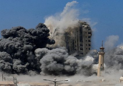 الاحتلال يدمر 25 بناية وبرجا سكنيا في غزة خلال غارات عنيفة