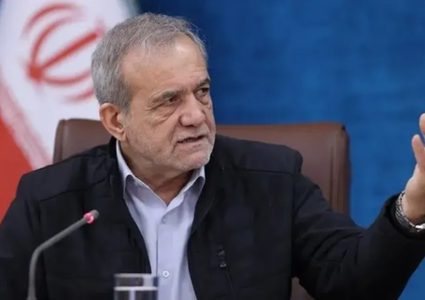 الرئيس الإيراني يشارك في قمة الدوحة الطارئة لدعم قطر