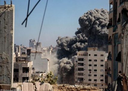 طائرات الاحتلال تدمر برج الكوثر في غزة