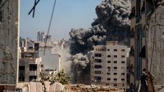 طائرات الاحتلال تدمر برج الكوثر في غزة