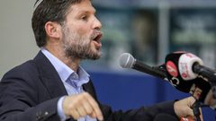 سموتريتش يخطط لاقتطاعات ضخمة جديدة من أموال المقاصة بذريعة "فاتورة الكهرباء"