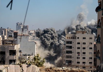 لحظة قصف الاحتلال برج الكوثر في حي تل الهوى جنوب غرب مدينة غزة