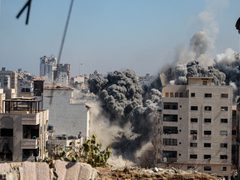 لحظة قصف الاحتلال برج الكوثر في حي تل الهوى جنوب غرب مدينة غزة