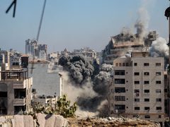 لحظة قصف الاحتلال برج الكوثر في حي تل الهوى جنوب غرب مدينة غزة