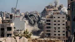 لحظة قصف الاحتلال برج الكوثر في حي تل الهوى جنوب غرب مدينة غزة