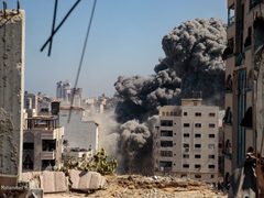 لحظة قصف الاحتلال برج الكوثر في حي تل الهوى جنوب غرب مدينة غزة