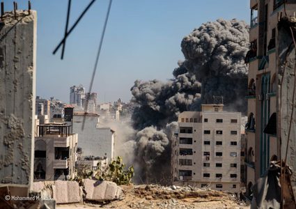 لحظة قصف الاحتلال برج الكوثر في حي تل الهوى جنوب غرب مدينة غزة