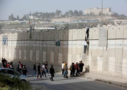 استشهاد عامل برصاص الاحتلال قرب جدار الفصل العنصري في الرام شمال القدس