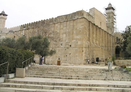 الاوقاف: قرار الاحتلال بالسيطرة على صحن الحرم الإبراهيمي مرفوض