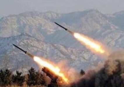 القوات المسلحة اليمنية تعلن استهداف مواقع إسرائيلية رداً على قصف الحديدة