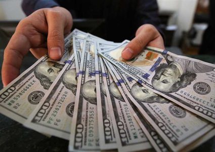 الدولار يستقر قرب أدنى مستوى في 4 سنوات