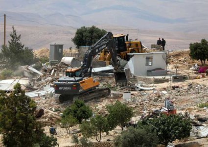 الاحتلال يهدم للمرة الثانية قرية خلة الضبع بمسافر يطا جنوب الخليل