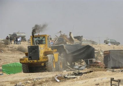 السلطات الإسرائيلية تهدم 40 منزلا في قرية السر بالنقب