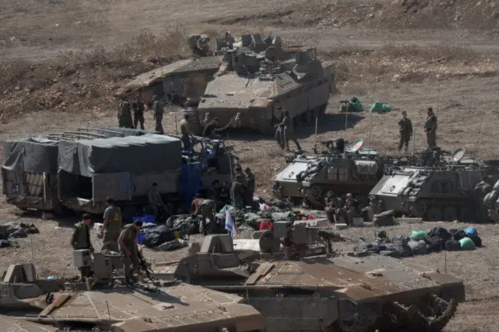 جيش الاحتلال يعلن مهاجمة مستودعات أسلحة لحزب الله ببلدات جنوبيّ لبنان