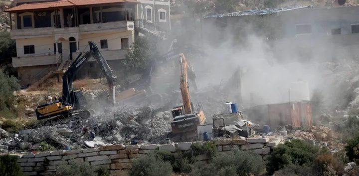الاحتلال يهدم مسكنين والمستوطنون يواصلون توسيع بؤرة استيطانية جديدة جنوب الخليل