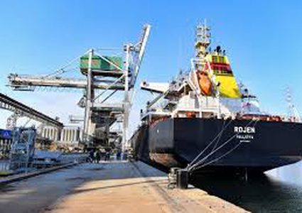 ميناء إيطالي يمنع دخول أسلحة لإسرائيل وسط احتجاجات عمالية