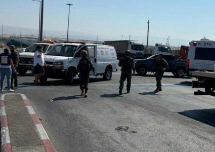 مقتل إسرائيليين اثنين في عملية إطلاق نار على معبر الكرامة