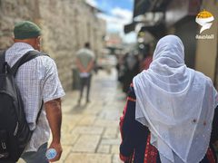 من توافد المصلين لأداء صلاة الجمعة في المسجد الأقصى المبارك، عبر البلدة القديمة وباب العامود