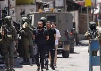 اسرائيل تزعم: اعتقال خلية برام الله كانت تستعد لإطلاق الصواريخ