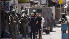 اسرائيل تزعم: اعتقال خلية برام الله كانت تستعد لإطلاق الصواريخ