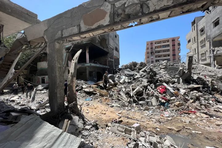 11 شهيدا في قصف الاحتلال مربعا سكنيا في حي الصبرة جنوب مدينة غزة