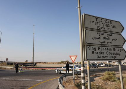 استئناف حركة المسافرين عبر معبر الكرامة غداً الأحد مع إغلاق الشحن التجاري