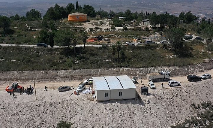 مستوطنون يقيمون بؤرة استيطانية في الأغوار الشمالية والاحتلال يقتحم تياسير