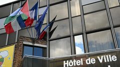 رفع العلم الفلسطيني على مباني بلديات يثير "انقساما" في فرنسا