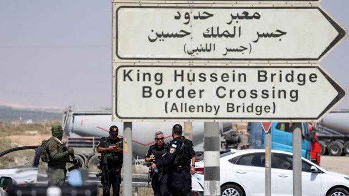 الاحتلال يعيد فتح معبر الكرامة شرق أريحا